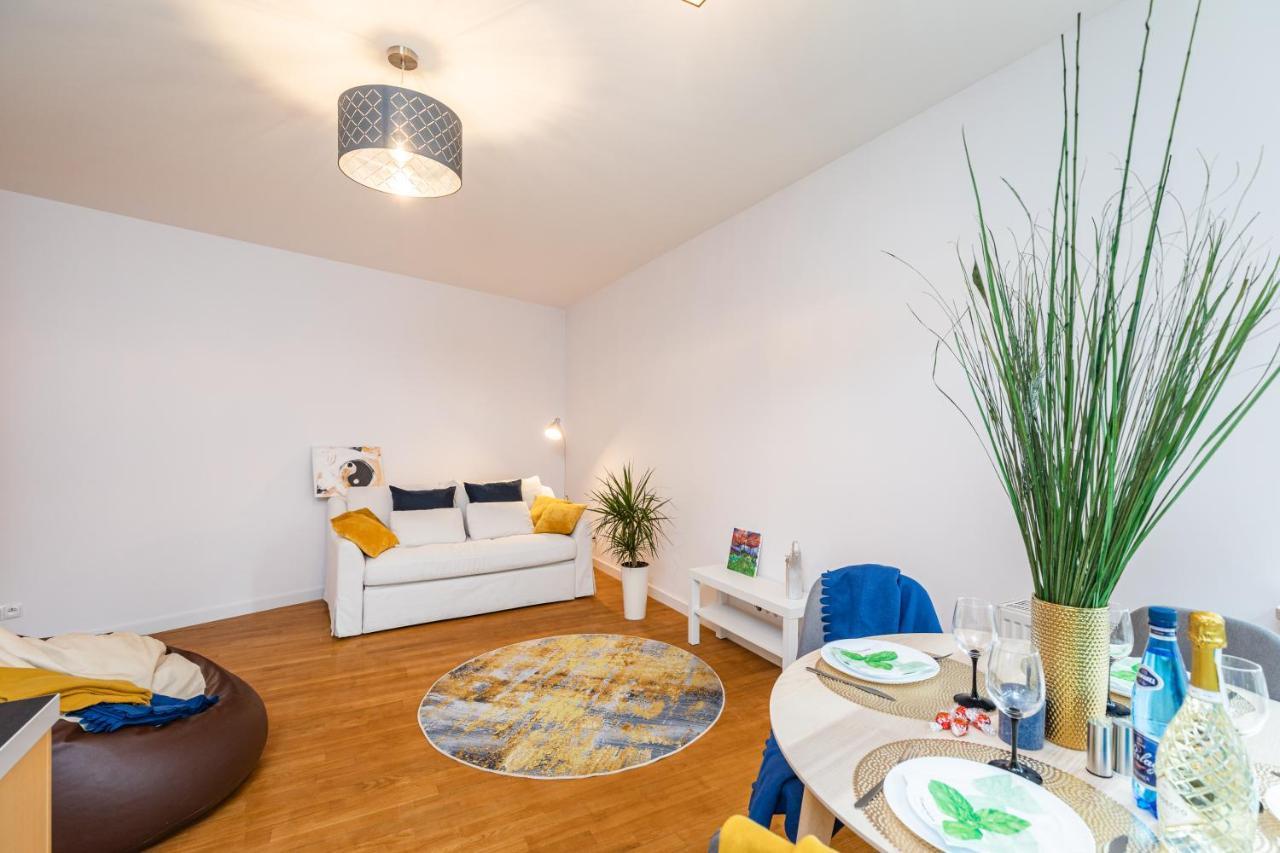Superapart Wilanowska 7, "Pet-Friendly With Elevator & Parking" Appartement Warschau Buitenkant foto